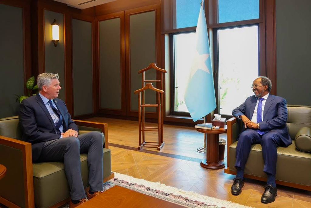 Muxuu Madaxweyne Xasan Sheekh kala hadlay xildhibaanka Mareykanka ee Muqdisho yimid?