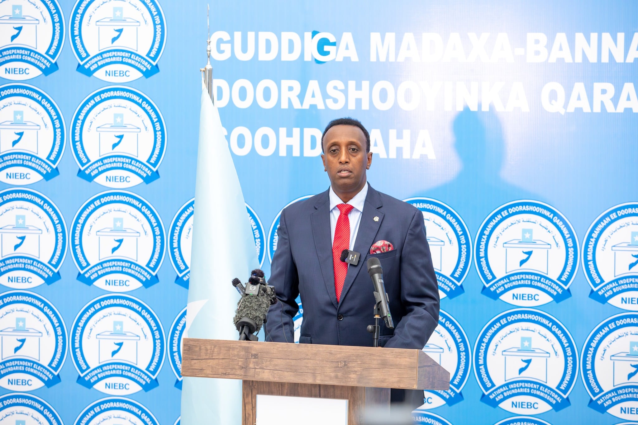 Guddiga Doorashooyinka oo qabanaya doorasho dadban