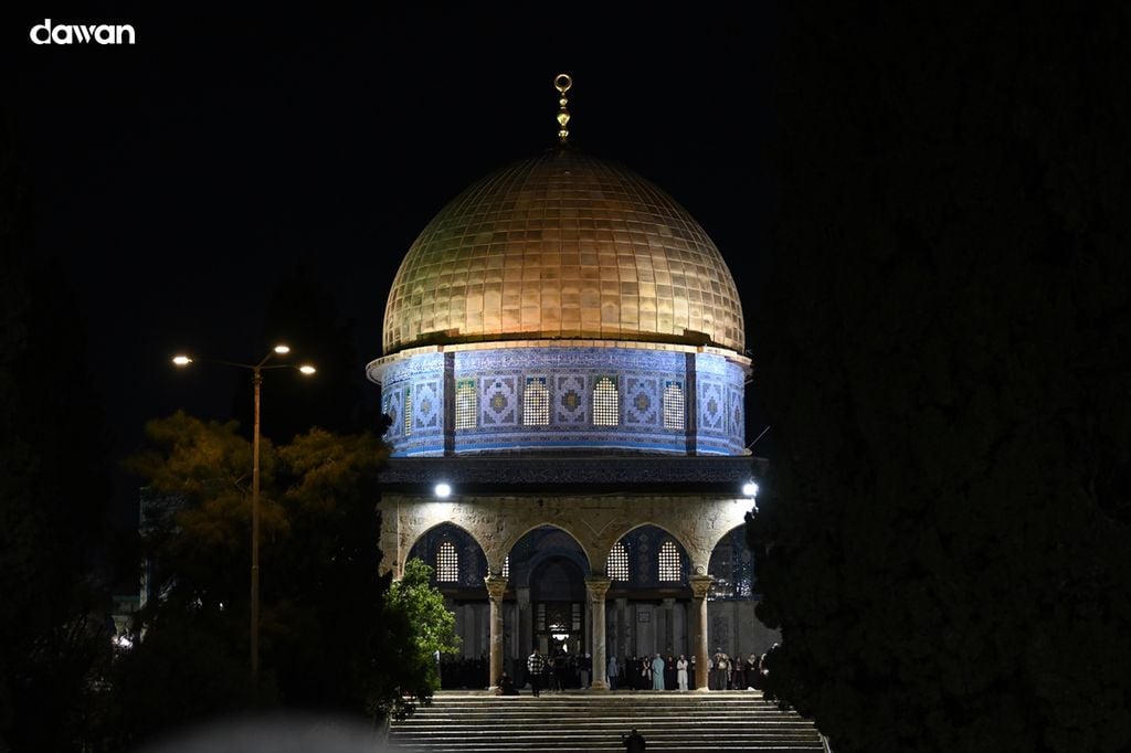 Sawiro: Falastiiniyiinta oo ku dukanaya taraawiixda afaafka hore ee Al-Aqsa