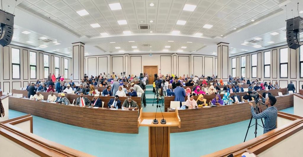 Xildhibaanno Dib Loogu Fasaxay Ka Qeybgalka Fadhiyada Baarlamaanka