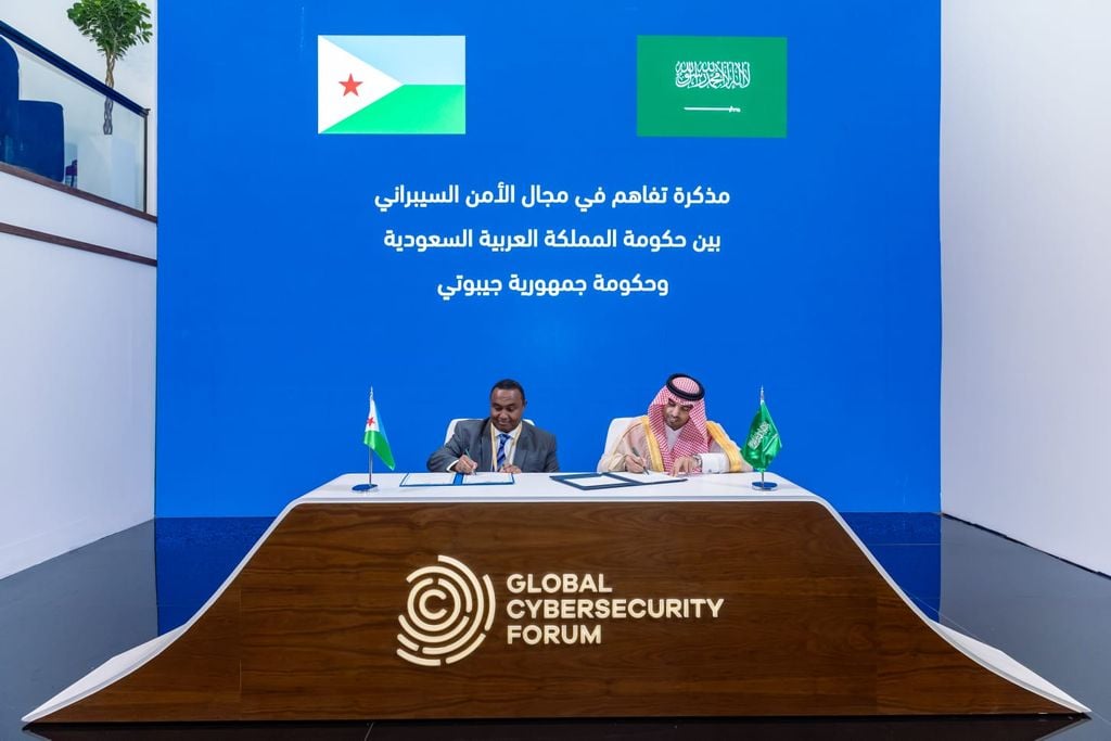 Jabuuti iyo Sacuudiga oo kala saxiixday heshiis la xiriira Amniga Internet-ka