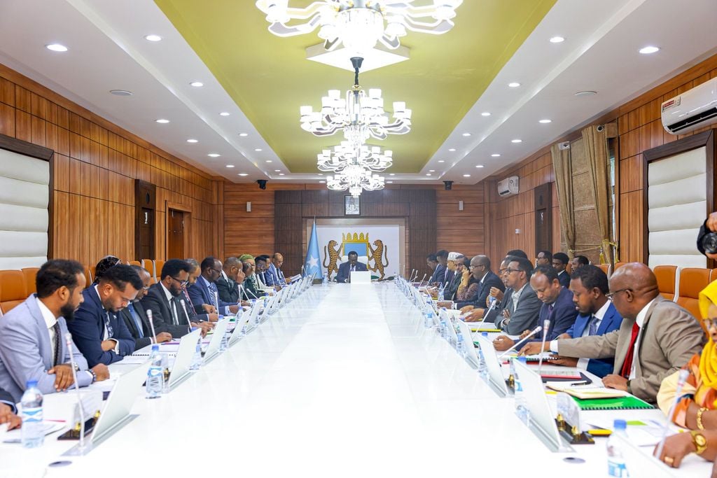 Golaha Wasiirrada Soomaaliya oo ansixiyay heerar labo ah oo loo sameyeey degmooyinka Banaadir