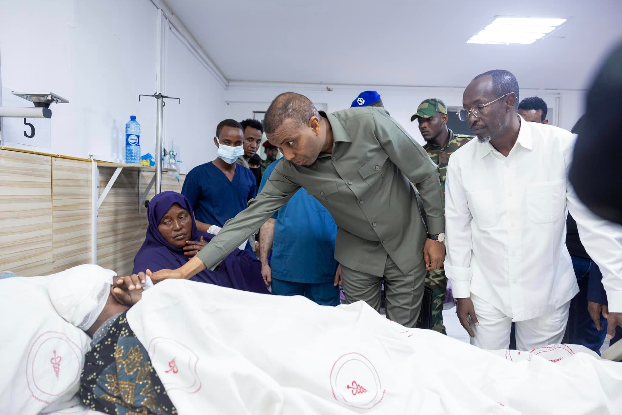 Xamsa: Dad badan oo saraakiil ku jirto ayaan u xirnay qaraxa
