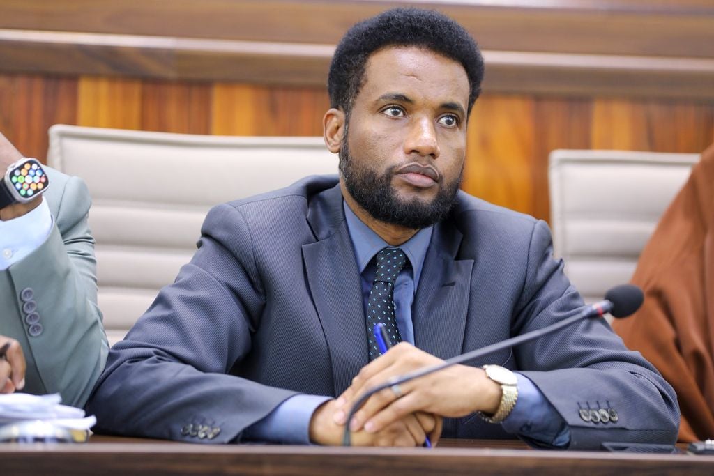 Golaha Shacabka oo baaraya eedeyn loo jeediyay Ciidamada Ilaalada Baarlamaanka