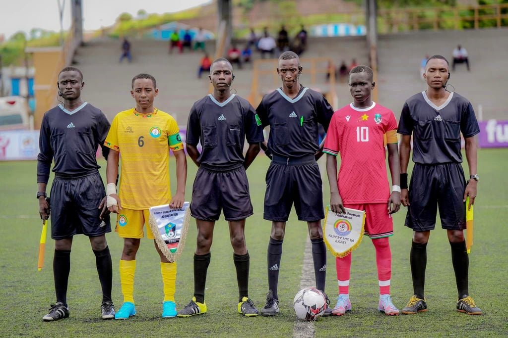 Garsoorayaal tartan kusoo baxay oo loo dhaariyay inay howlgalaan