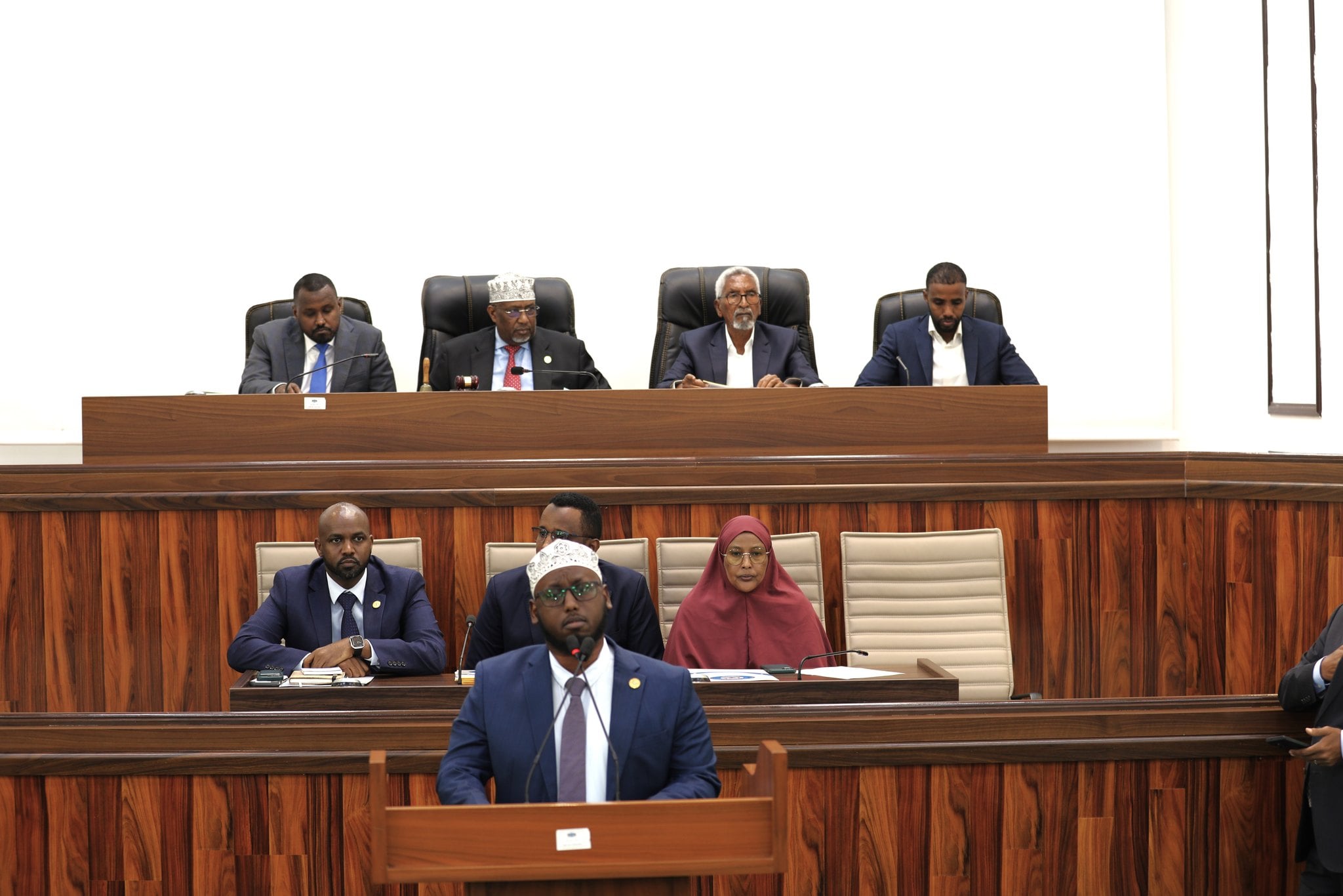 Muxuu salka ku haya buuqa baajiyay kulamadii Baarlamaanka?