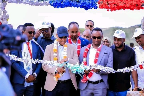 Waddo isku xirta Qabribayax iyo Buladari oo xariga laga jaray