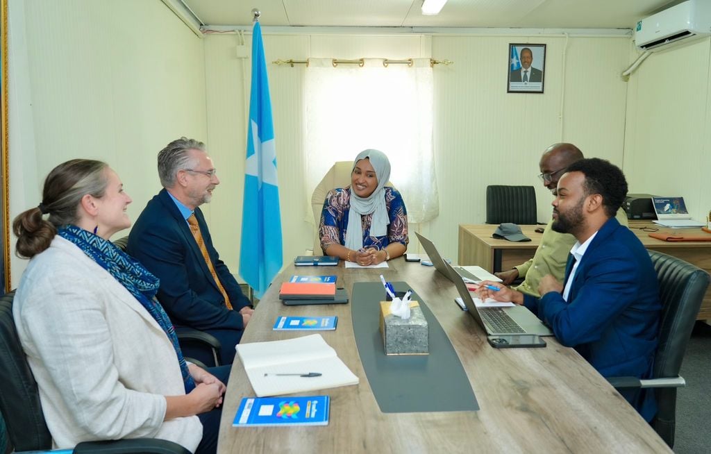 Soomaaliya iyo Ingiriiska oo kawada  hadlay isbedelka cimilada