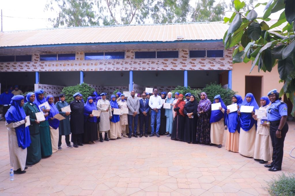 40 Haween Boolis ah oo Dhameystay Tababar.