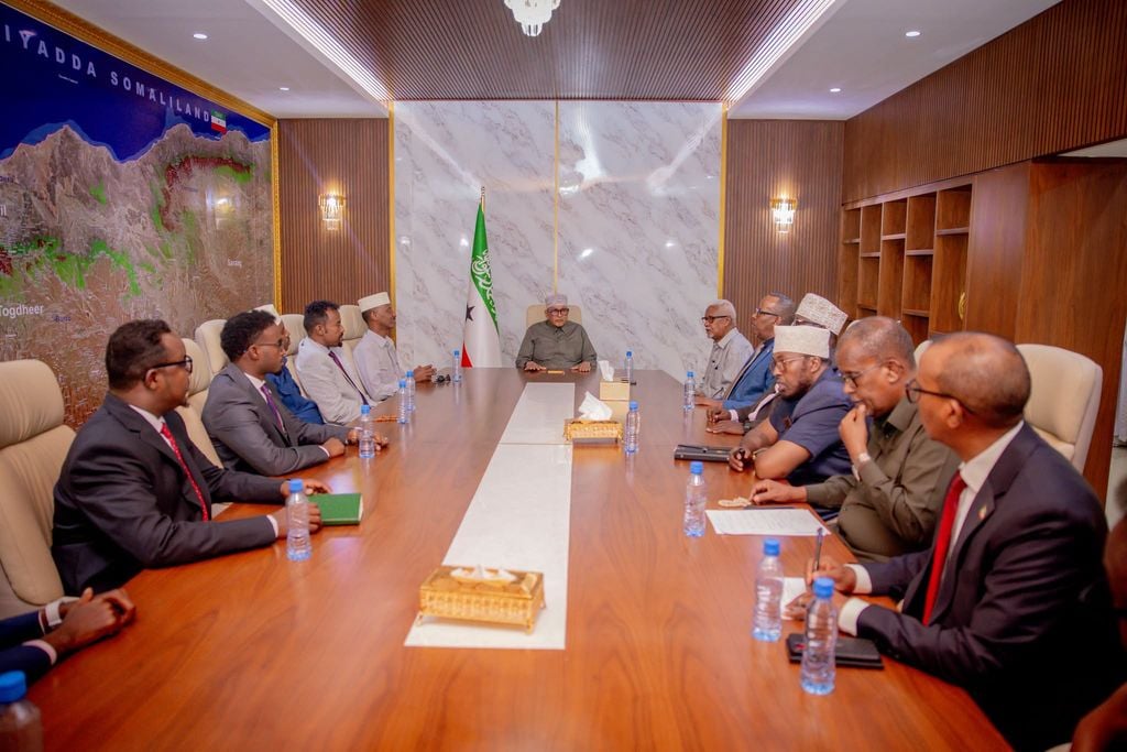 Muxuu Cirro kala hadlay siyaasiyiinta bariga Sanaag ee ku laabtay Somaliland?
