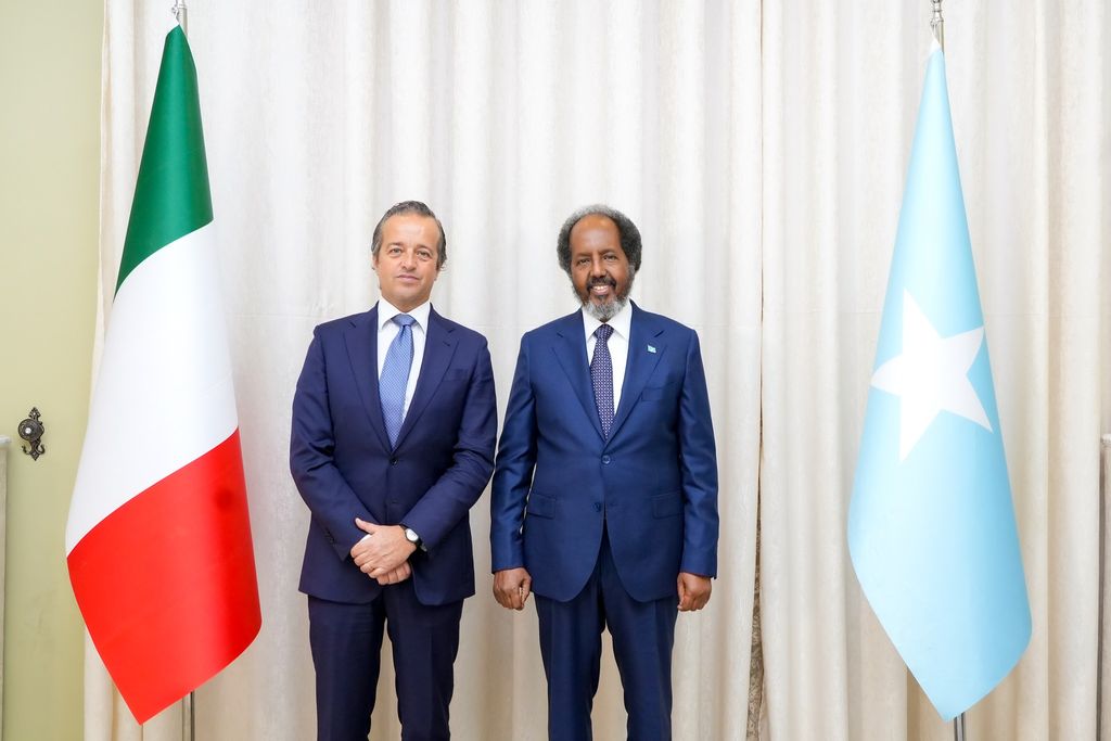 MW Xasan oo warqadaha aqoonsiga ka gudoomay safiirka cusub ee Talyaaniga