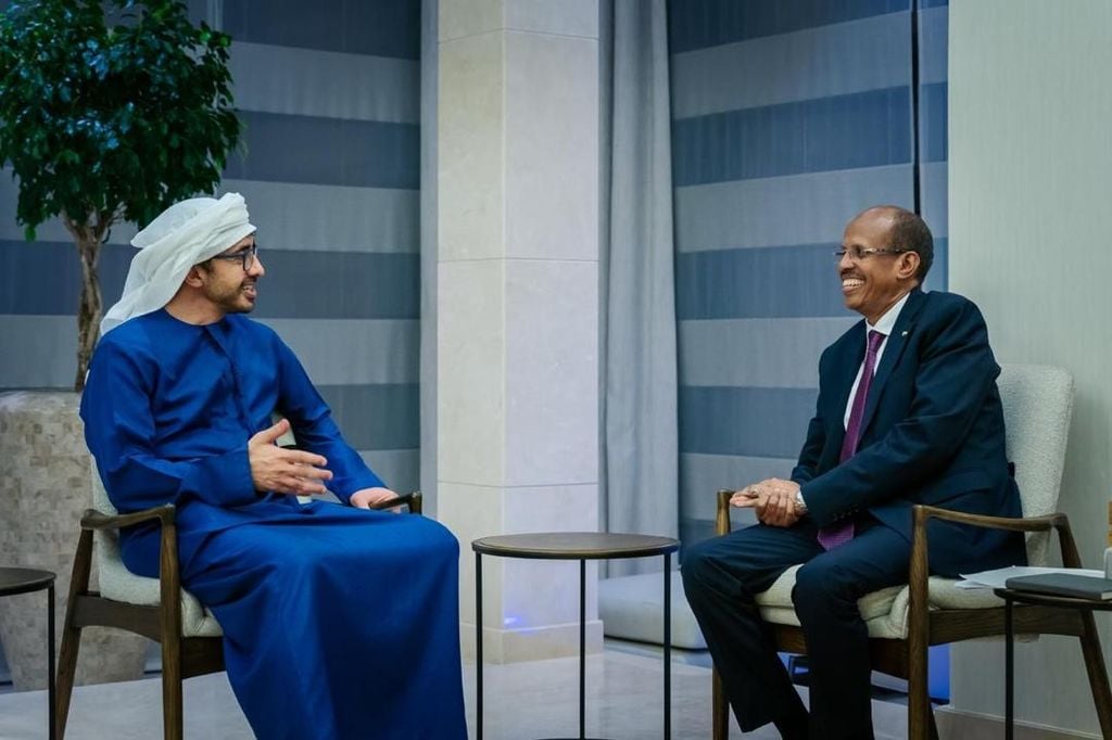 Midowga Afrika iyo Imaaraadka oo ka wada hadlay dhexdhexaadinta Soomaaliya