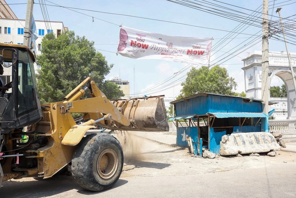 Muqdisho: 52 wado oo sababa amni u xirnaa ayaa maanta dib loo furay.