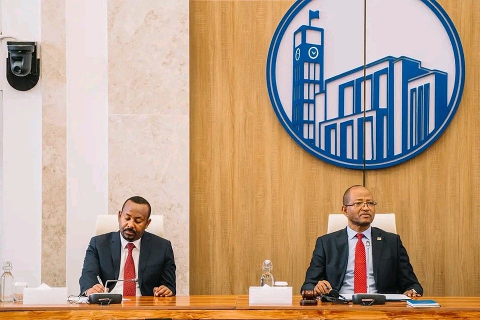 Aby Axmed oo gacan seddexaad ku eedeeyay hurinta colaad ka dhalata Geeska Afrika