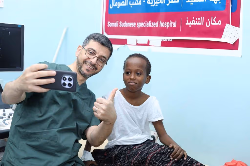 Qatar Charity oo Muqdisho ka fulinaysa qalliinno bilaash ah oo loo samaynayo 35 carruur ah 