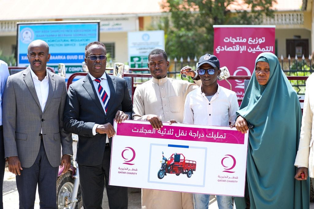 Soomaaliya oo u qaybisay makiinado iyo mootooyin Beeralayda