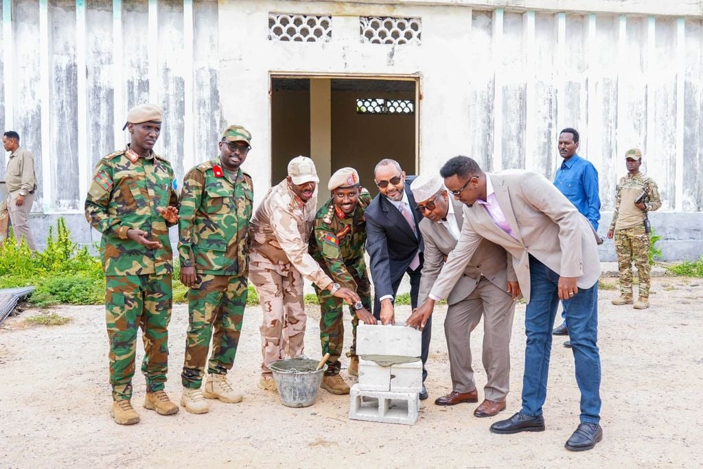 Guddoomiyaha Golaha Shacabka oo dhagax-dhigay xarun xabsi oo laga dhisayo taliska sirdoonka ciidanka