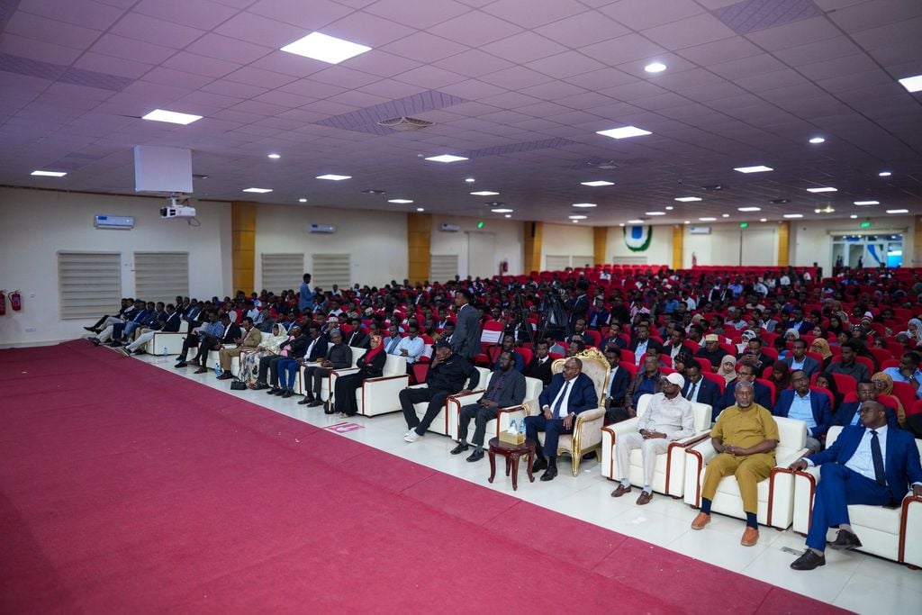 Deni oo shurrud ku xiray ka qeybgalka wadahadallada dowladda