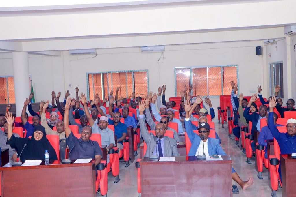 Dastuurka Jubbaland oo la waafajiyay Dastuurada Dowlad Goboleedyada