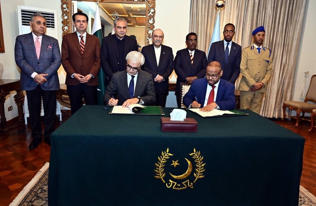 Soomaaliya iyo Pakistan oo ku heshiiyay in diblomaasiyiinta laga dhaafo fiisaha