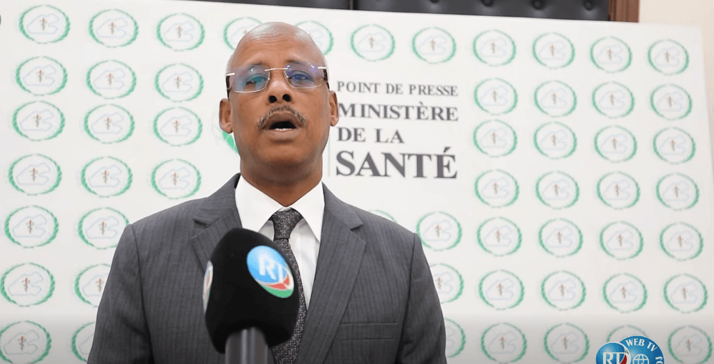 Jabuuti oo digniin ka soo saartay caanaha dibadda laga keeno