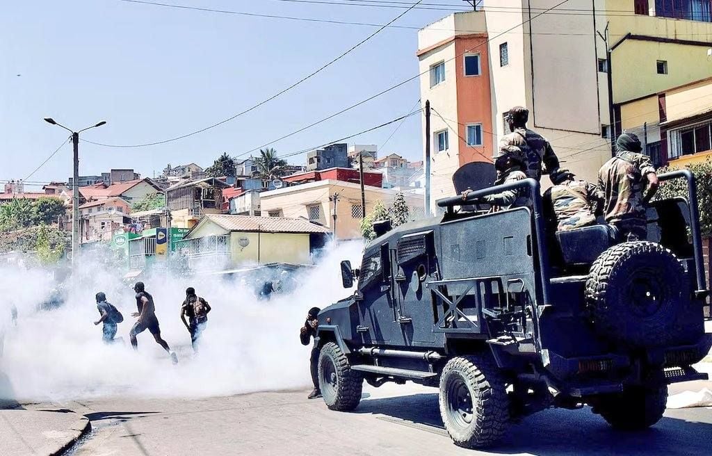 Mudaharaadyo sababay in laka diro xukuumadda Madagascar.