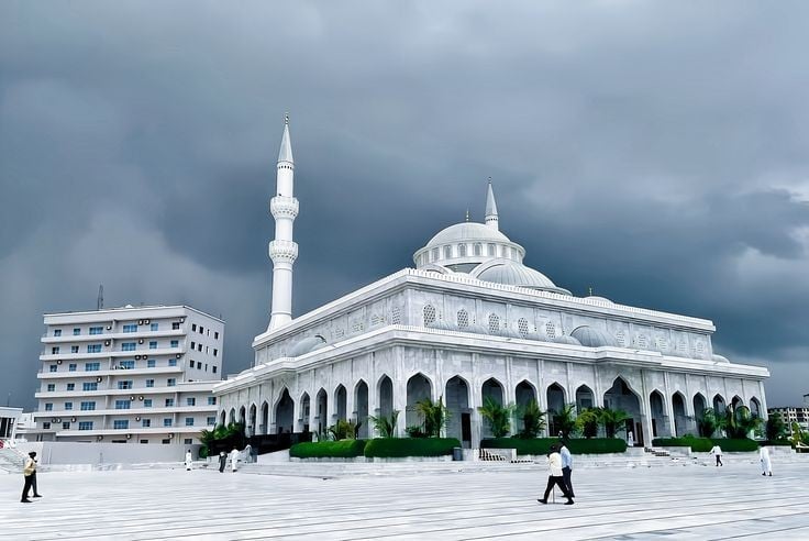 Hirshabeelle oo mideyneysa waqtiga Aadaanka iyo Khudbadda Jimcaha