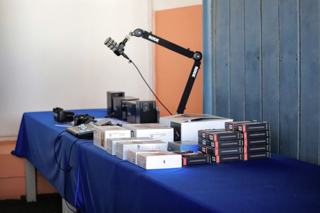  UK oo qalab warbaahin ku wareejisay Wasaaradda Gaashaandhigga Soomaaliya