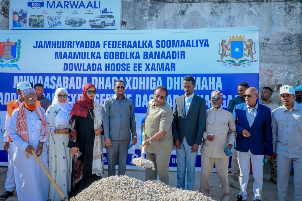 Gobolka Banaadir oo bilaabay dhismaha waddada “Saddexda Geed”