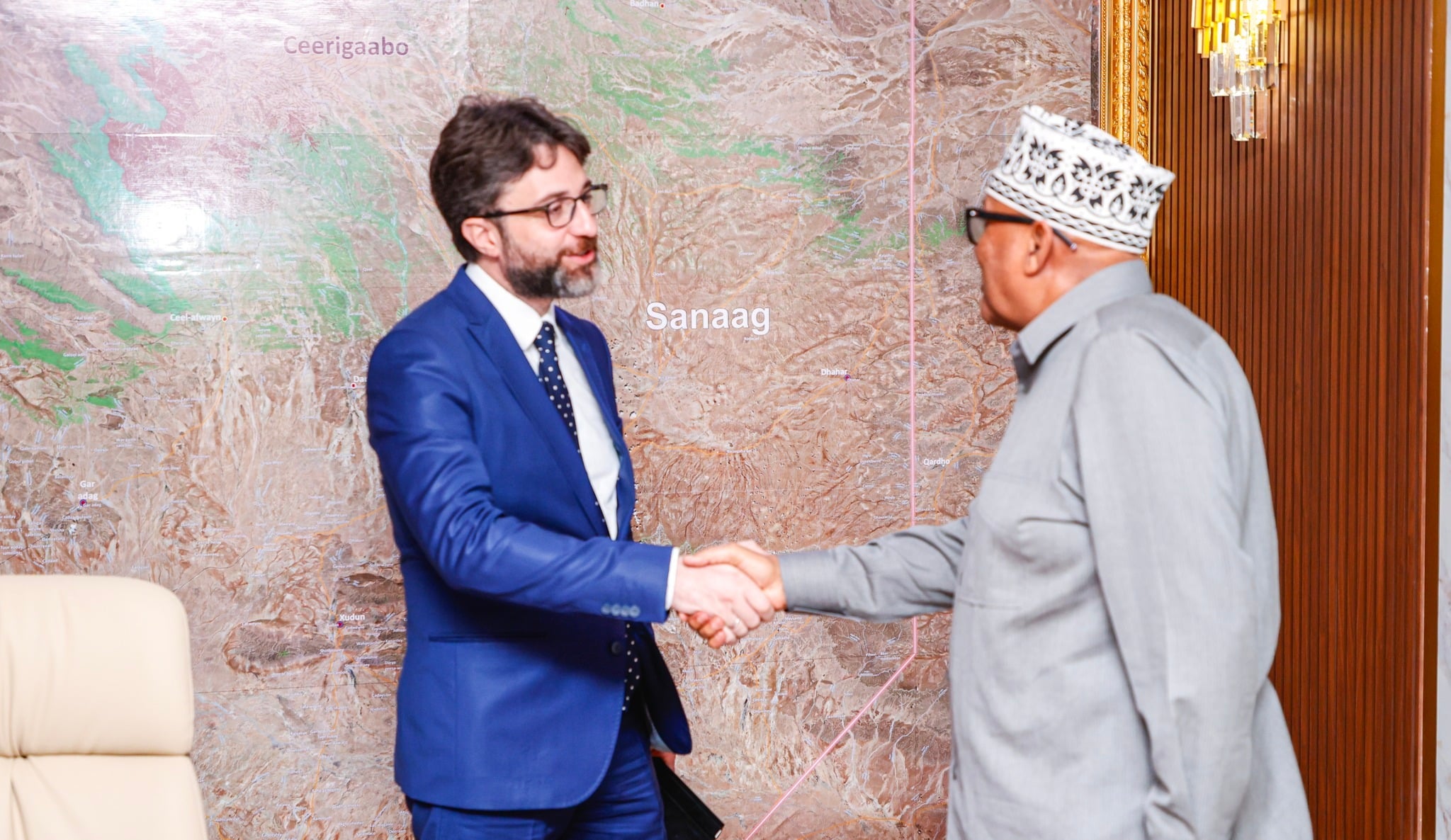 Isbeddel siyaasadeed mise iskaashi horumarineed?