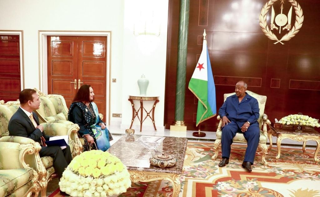 Madaxweynaha Jabuuti oo waraaqaha danjirnimo ka duddoomay lix safiir oo cusub