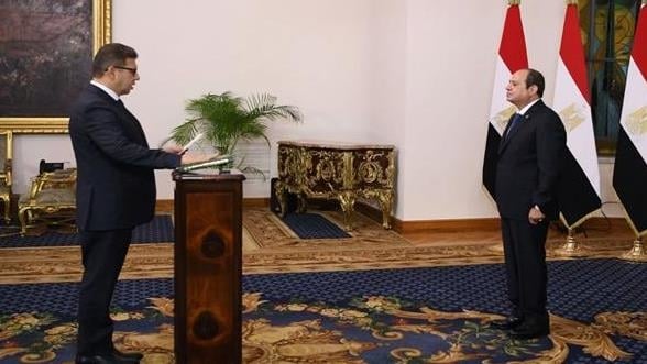 Maxaa keenay in la bedelo madaxii sirdoonka Masar?