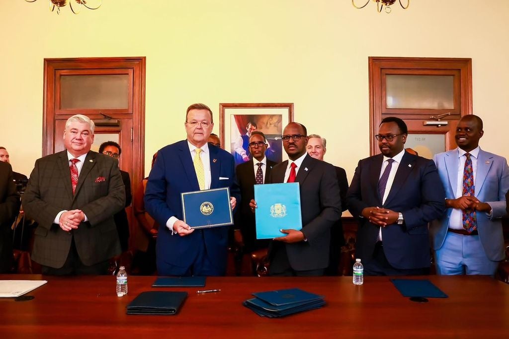 Soomaaliya iyo Mareykanka oo kala saxiixday heshiis ku saabsan macdanta