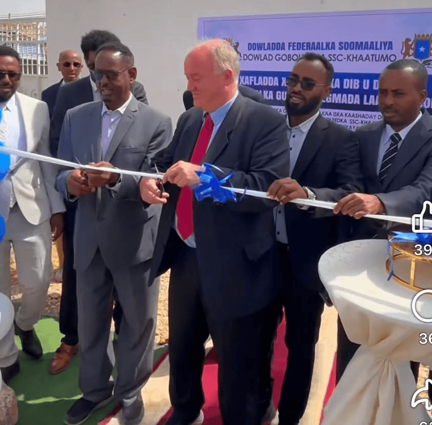 Safiirka Norway oo daah furay dib u habaynta Cisbitaalka Laascaanood