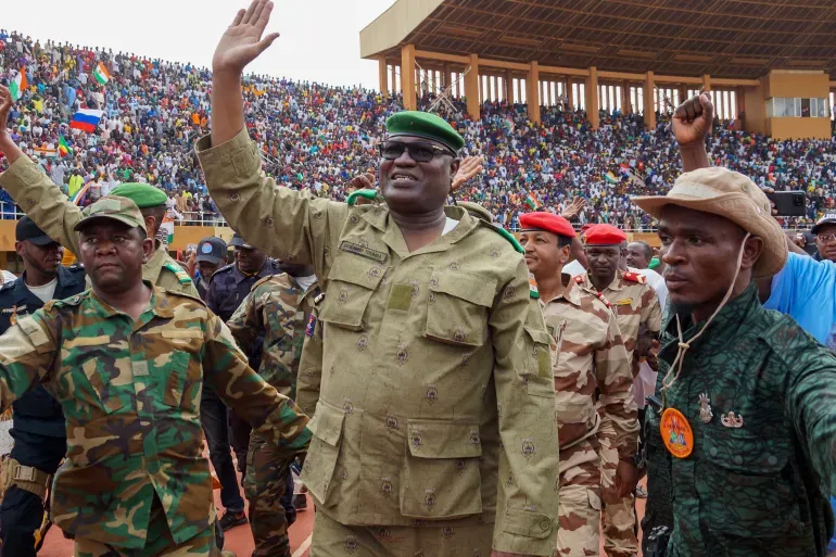 Militeriga Niger oo maxkamad soo taagaya Madaxweyne Bazoum
