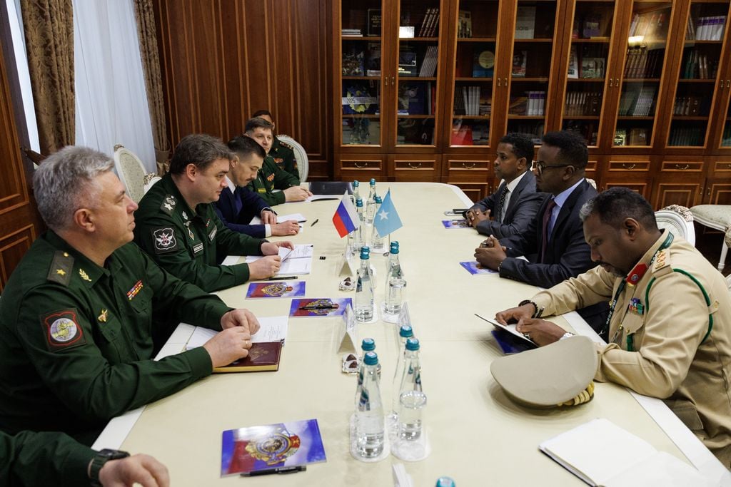 Soomaaliya iyo Ruushka oo ka wada hadlay ballaarinta iskaashiga difaaca