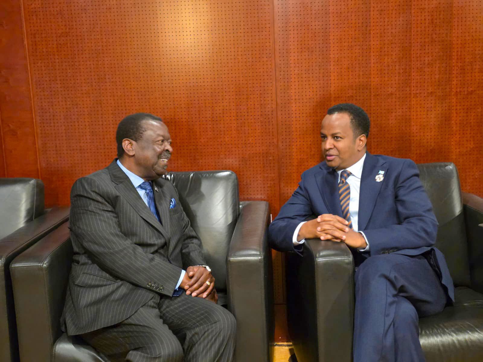 Soomaaliya iyo Kenya oo ka wada hadlay arrimaha socdaalka