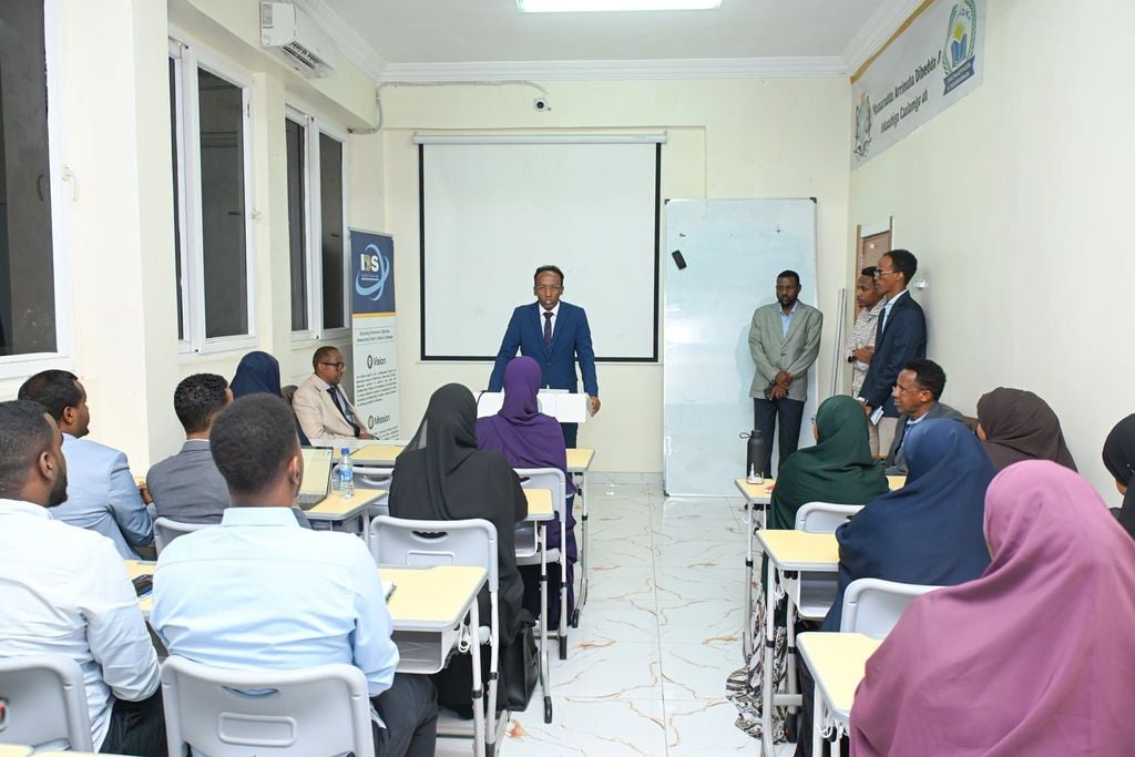 Tababar diblomaasiyadeed oo loo qabtay qaar ka mid ah shaqaalaha dowladda
