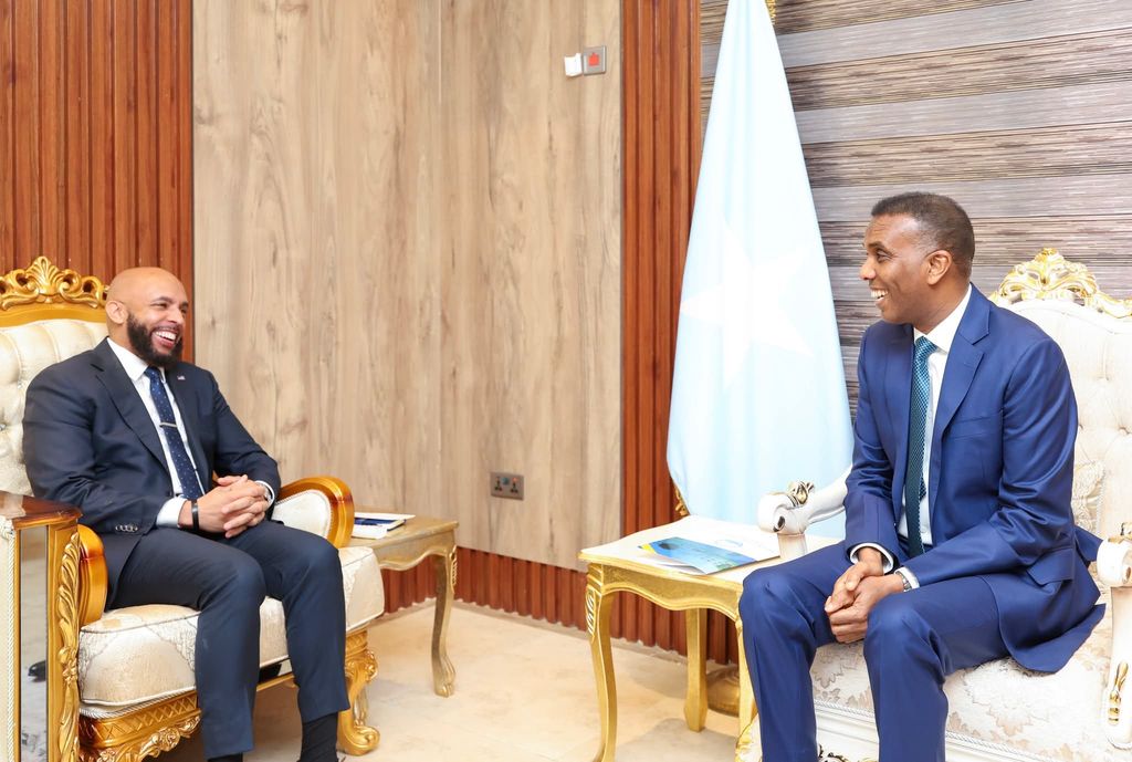 Maxay kawada hadleen Xamse iyo Ku-simaha Safiirka Mareykanka? 