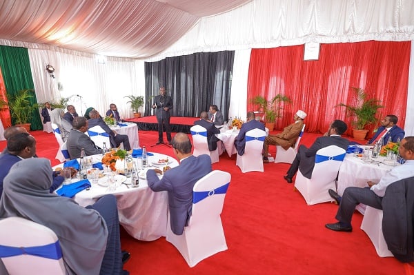 Ruto iyo Madaxda Waqooyi Bari oo kawada hadlay Mashaariicda gobolka