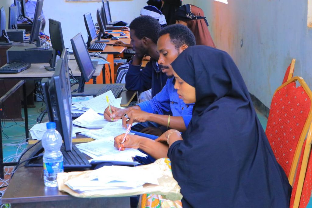 Dowlad Deegaanka oo imtixaan ka qaadaysa mihnadleyda ka hor gelitaanka shaqada