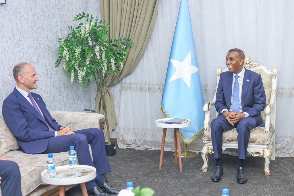 Warar is-khilaafsan oo kasoo baxay kulanka Xamse iyo Safiirka UK