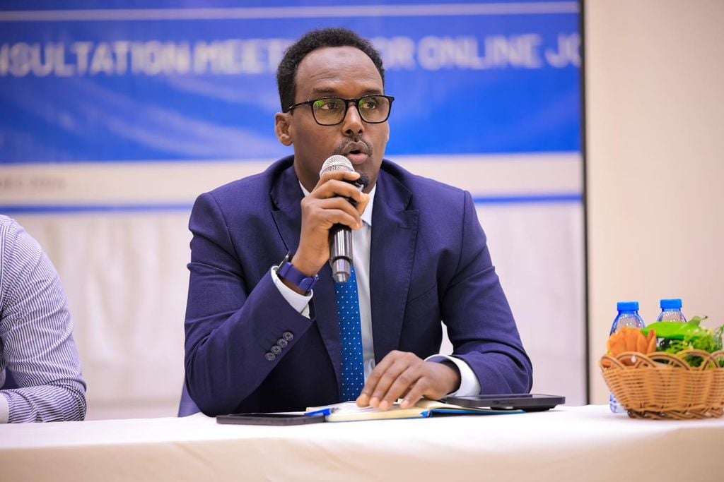 Maxaa sababy inuu is casilo Wasiiru Dowlaha Shaqada?