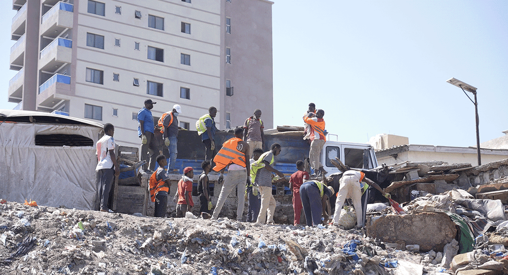 Dhallinyaro u istaagtay dib u soo celinta bilicdii luntay ee Muqdisho