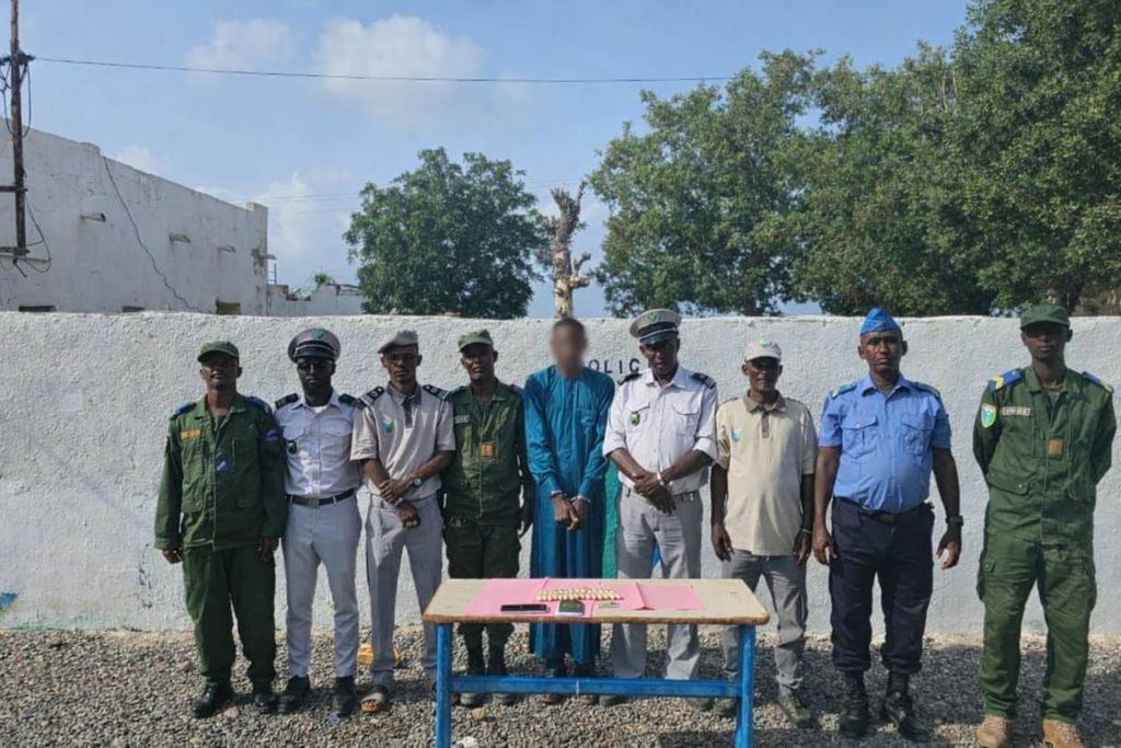 Jabuuti oo qabatay ajaanib dalka soo gelinaysay daroogo