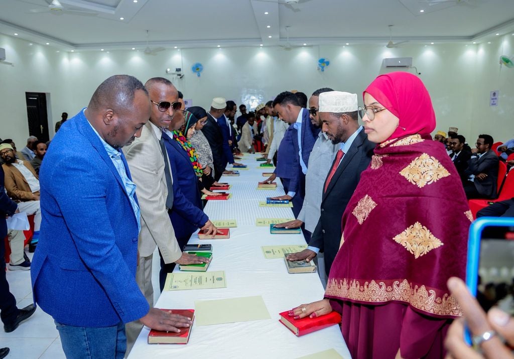 Xildhibaanada Waqooyi Bari oo la Dhaariyay.