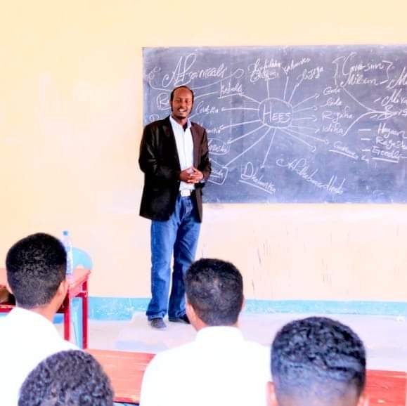 Waa Bare dhanbaalkii.. Muunaynta maalinka Macallinka (Maanso)