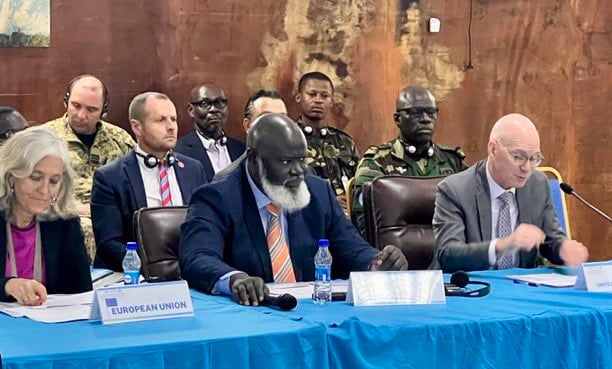 AUSSOM oo garab-istaag u muujisay dhismaha Guddiga Difaaca Soomaaliya