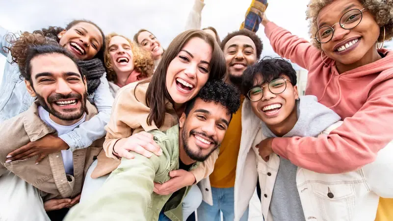 5 siyaabood oo aad ku heli karto saaxiibbo kaa farxiya!