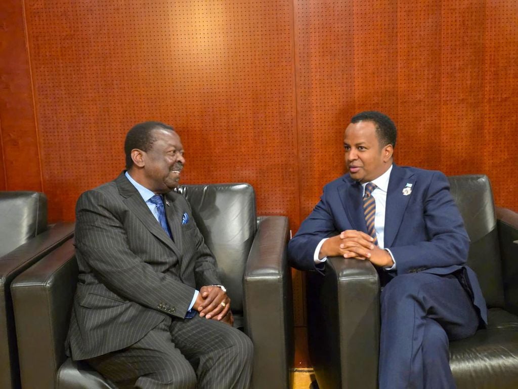 Soomaaliya iyo Kenya oo ka wada hadlay arrimaha socdaalka